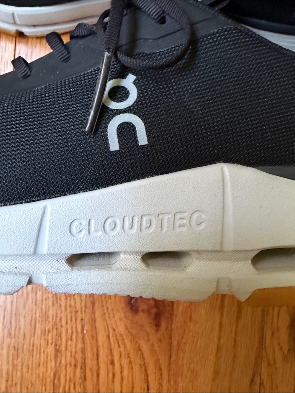 On Cloudnova 2 Women's Black & White Sneakers - Worn Once Size 10 Ivory - Picture 3 of 9